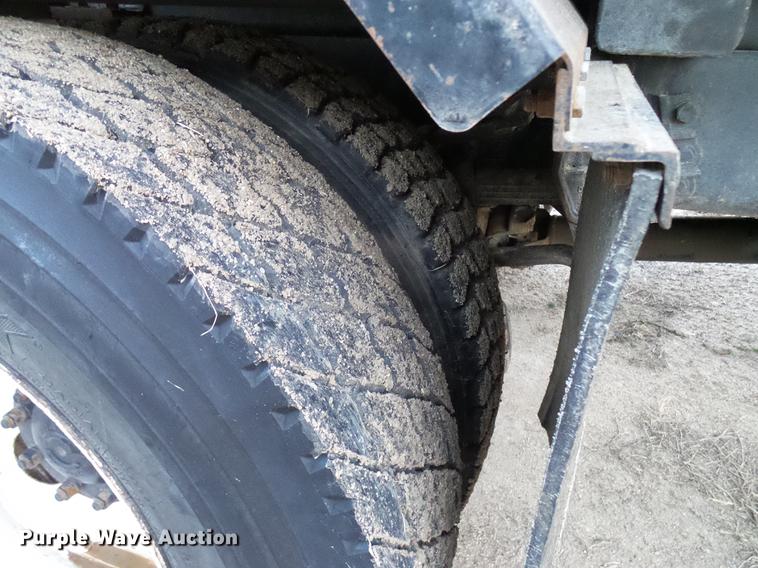 image for item DD5386 1995 Ford L8000 feed mixer truck