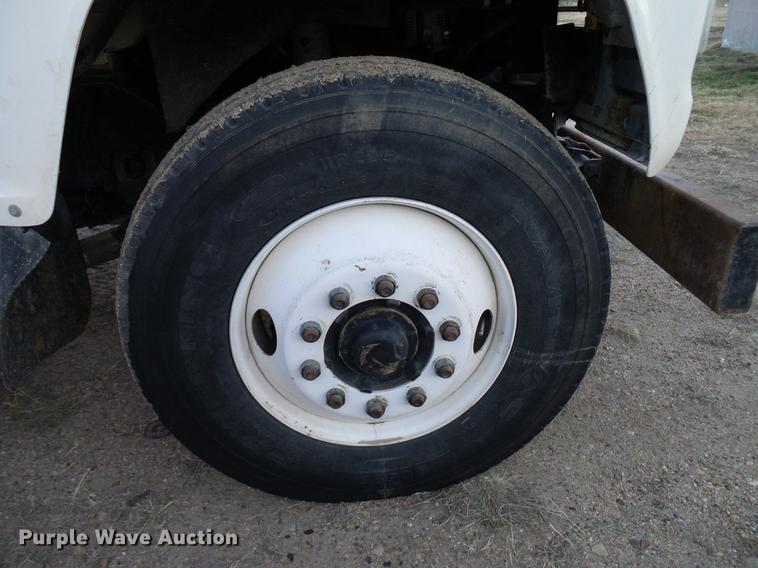 image for item DD5386 1995 Ford L8000 feed mixer truck