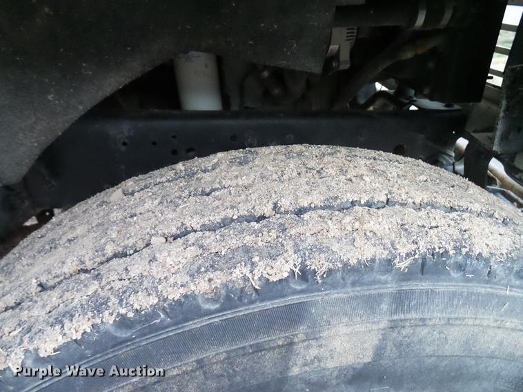 image for item DD5386 1995 Ford L8000 feed mixer truck