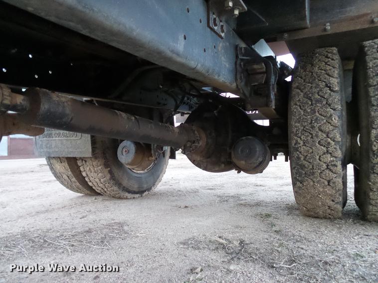 image for item DD5386 1995 Ford L8000 feed mixer truck