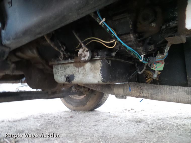 image for item DD5386 1995 Ford L8000 feed mixer truck