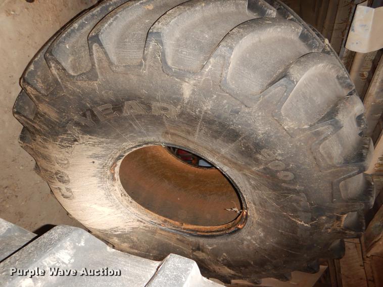 image for item DE0146 (2) Goodyear Optitrac 900/75R32 tires