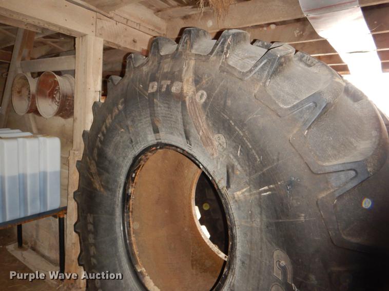 image for item DE0146 (2) Goodyear Optitrac 900/75R32 tires