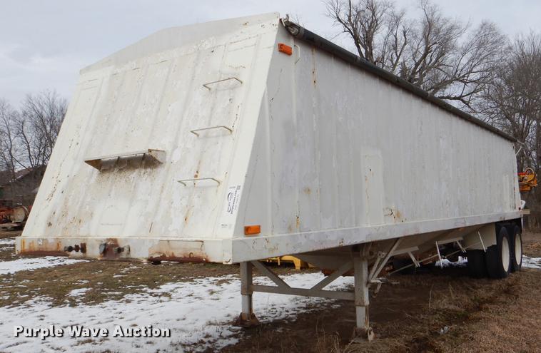 image for item DE0152 1996 White double hopper bottom grain trailer