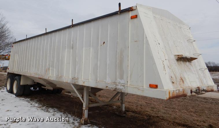 image for item DE0152 1996 White double hopper bottom grain trailer
