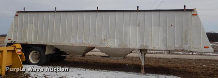 image for item DE0152 1996 White double hopper bottom grain trailer
