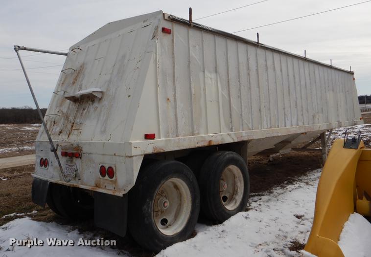 image for item DE0152 1996 White double hopper bottom grain trailer