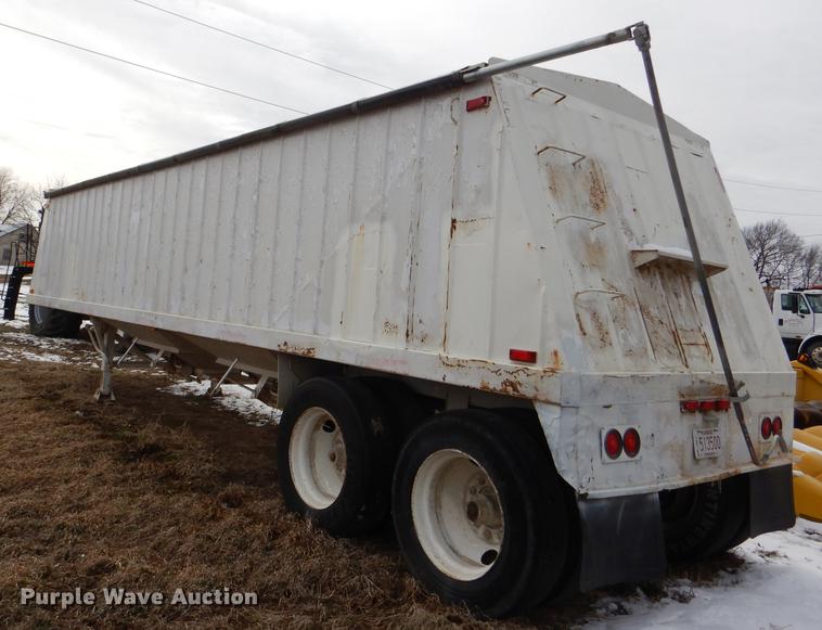 image for item DE0152 1996 White double hopper bottom grain trailer