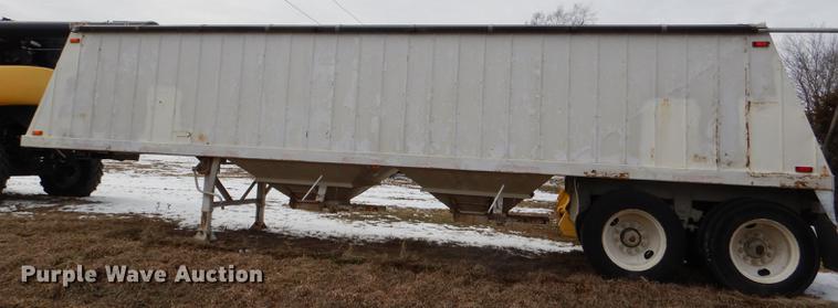 image for item DE0152 1996 White double hopper bottom grain trailer