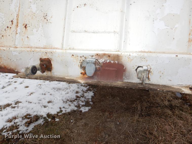 image for item DE0152 1996 White double hopper bottom grain trailer