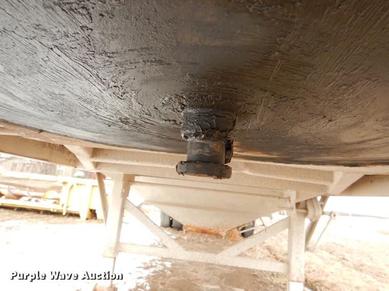 image for item DE0152 1996 White double hopper bottom grain trailer