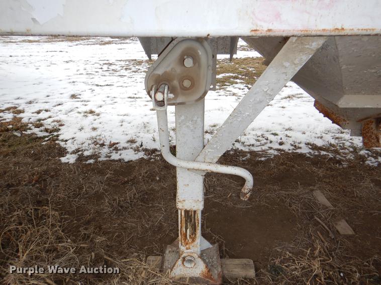image for item DE0152 1996 White double hopper bottom grain trailer
