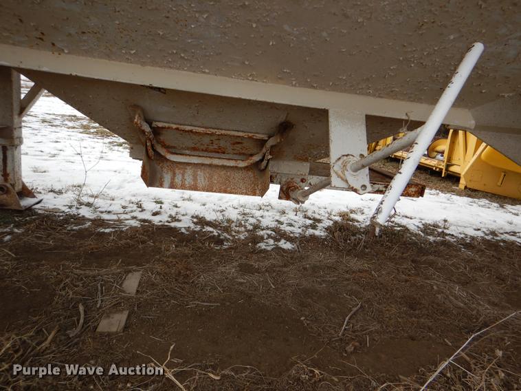 image for item DE0152 1996 White double hopper bottom grain trailer