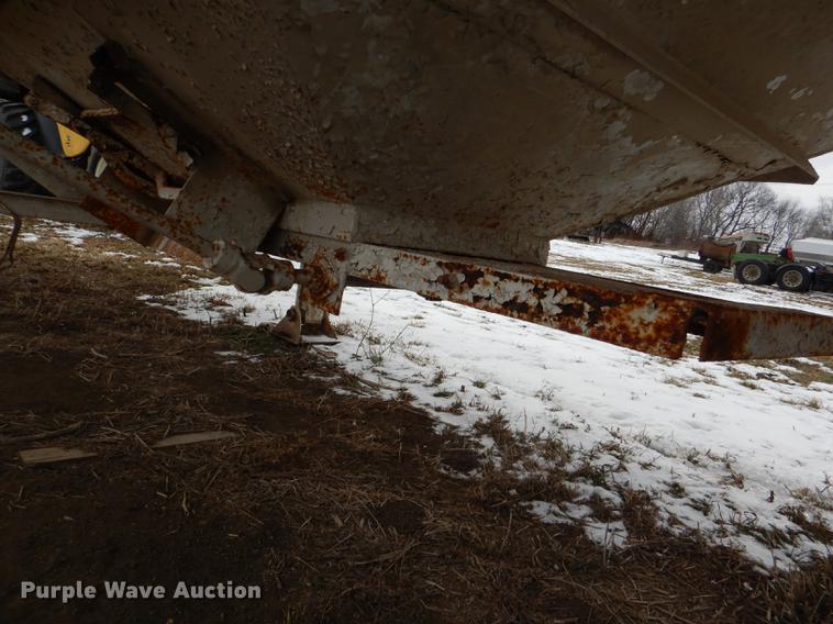 image for item DE0152 1996 White double hopper bottom grain trailer