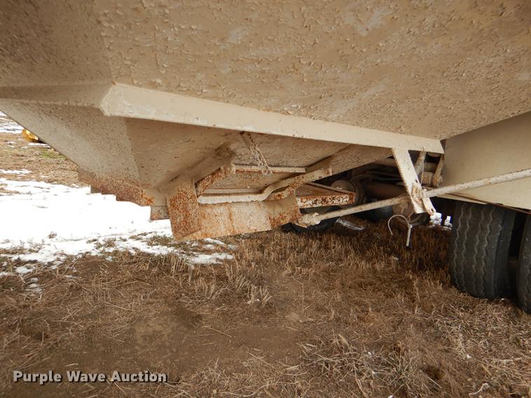 image for item DE0152 1996 White double hopper bottom grain trailer