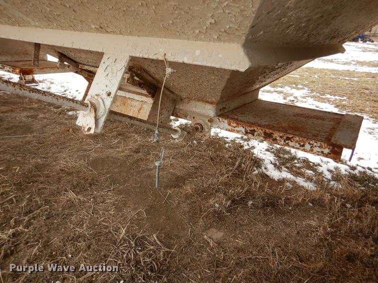 image for item DE0152 1996 White double hopper bottom grain trailer