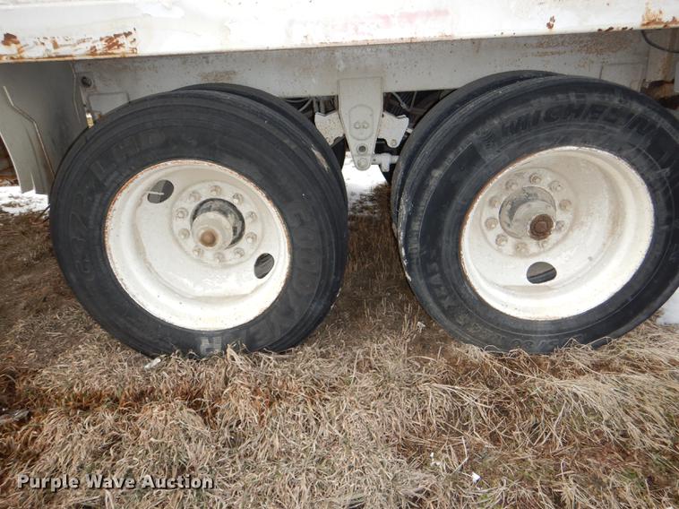 image for item DE0152 1996 White double hopper bottom grain trailer
