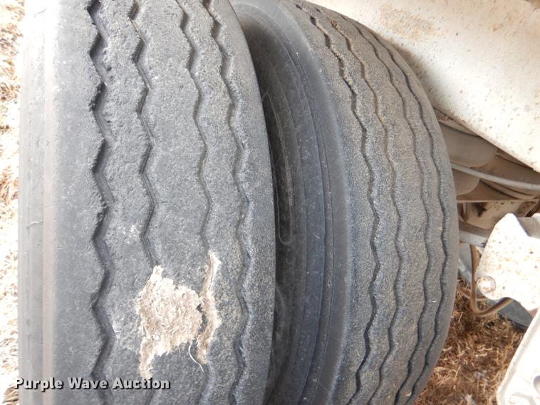 image for item DE0152 1996 White double hopper bottom grain trailer