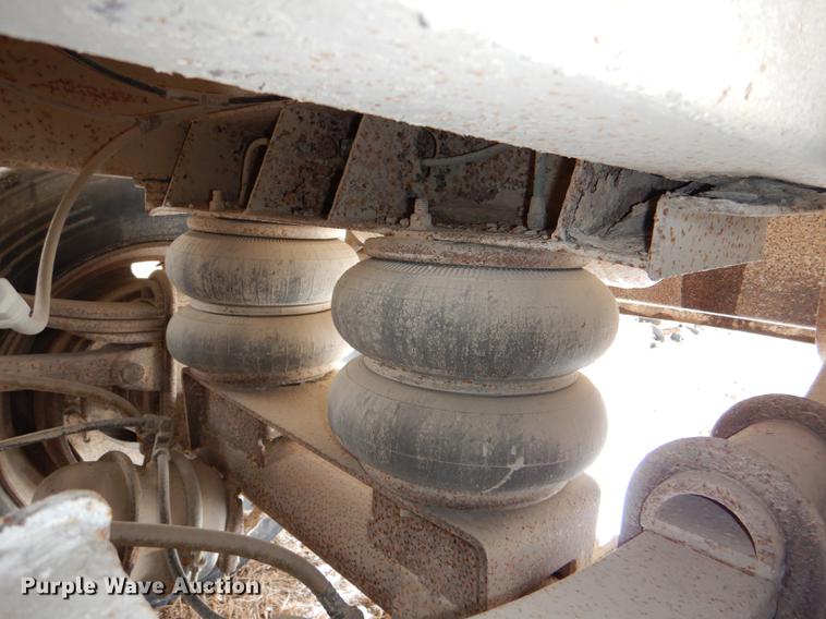 image for item DE0152 1996 White double hopper bottom grain trailer