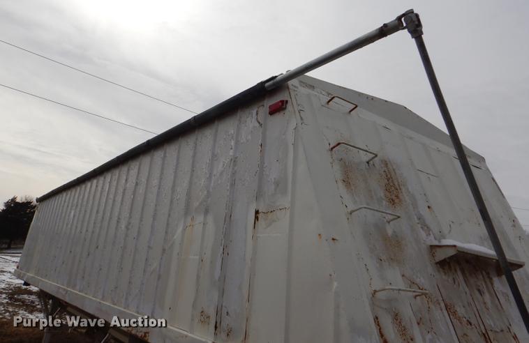 image for item DE0152 1996 White double hopper bottom grain trailer