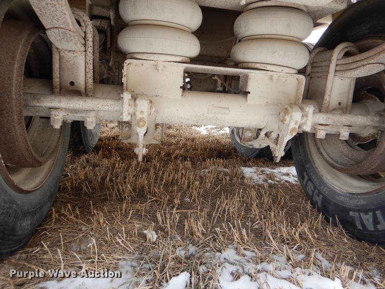 image for item DE0152 1996 White double hopper bottom grain trailer