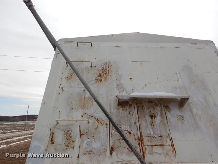 image for item DE0152 1996 White double hopper bottom grain trailer