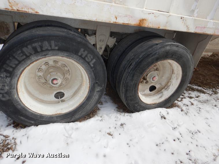 image for item DE0152 1996 White double hopper bottom grain trailer