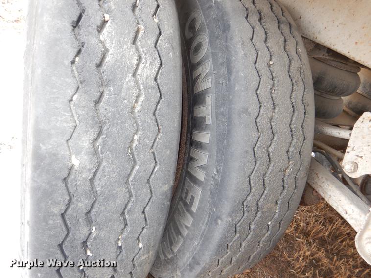 image for item DE0152 1996 White double hopper bottom grain trailer