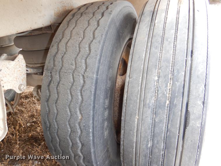 image for item DE0152 1996 White double hopper bottom grain trailer