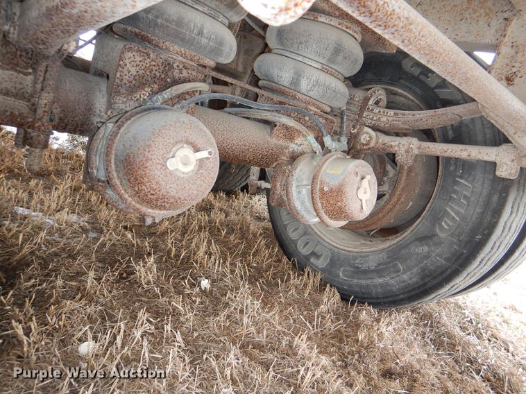 image for item DE0152 1996 White double hopper bottom grain trailer