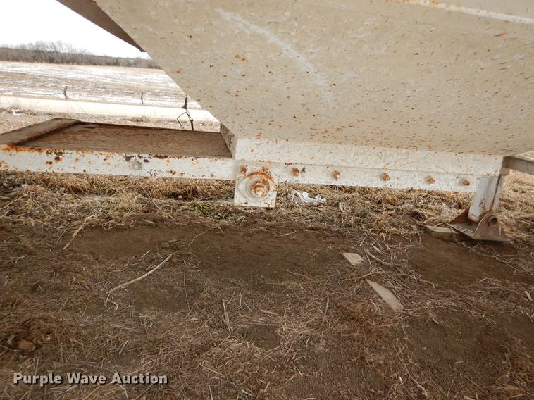 image for item DE0152 1996 White double hopper bottom grain trailer