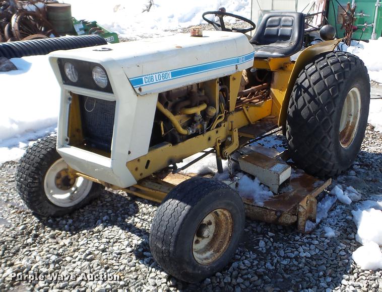 image for item DE7618 1969 International 154 Cub Lo-Boy tractor