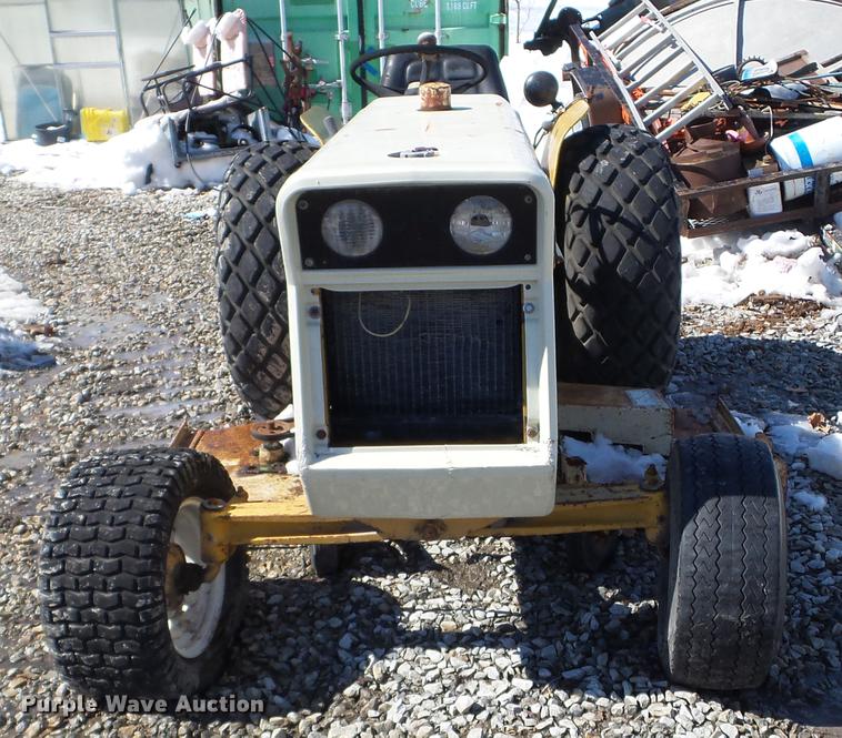 image for item DE7618 1969 International 154 Cub Lo-Boy tractor