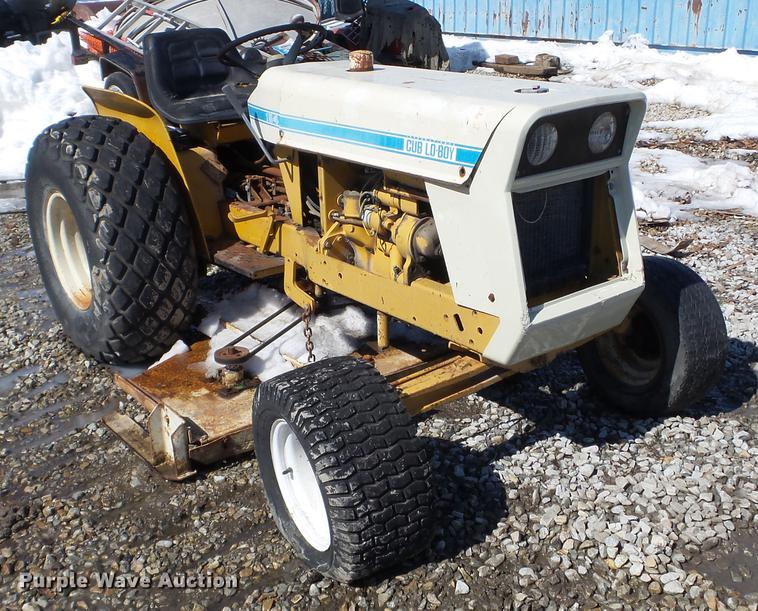 image for item DE7618 1969 International 154 Cub Lo-Boy tractor