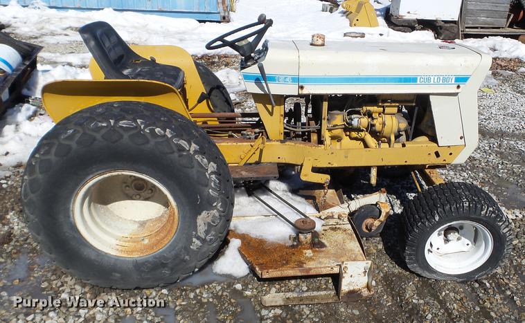 image for item DE7618 1969 International 154 Cub Lo-Boy tractor
