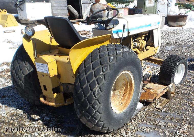 image for item DE7618 1969 International 154 Cub Lo-Boy tractor