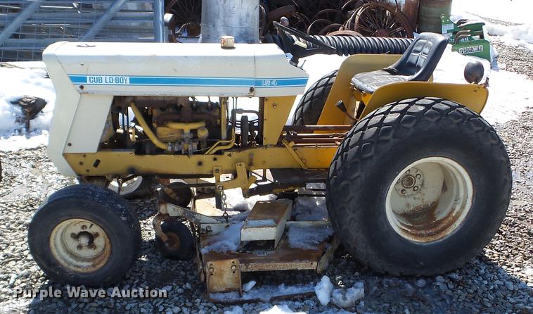 image for item DE7618 1969 International 154 Cub Lo-Boy tractor