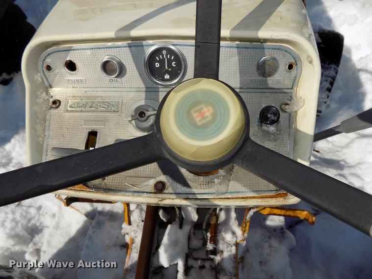 image for item DE7618 1969 International 154 Cub Lo-Boy tractor