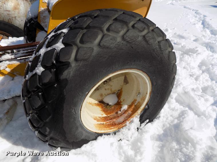 image for item DE7618 1969 International 154 Cub Lo-Boy tractor