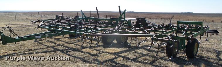 image for item DF2970 John Deere 960 field cultivator