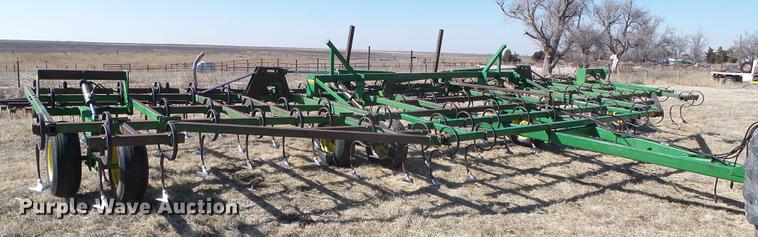 image for item DF2970 John Deere 960 field cultivator