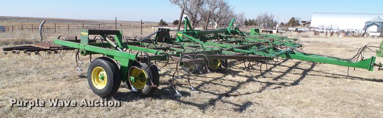 image for item DF2970 John Deere 960 field cultivator