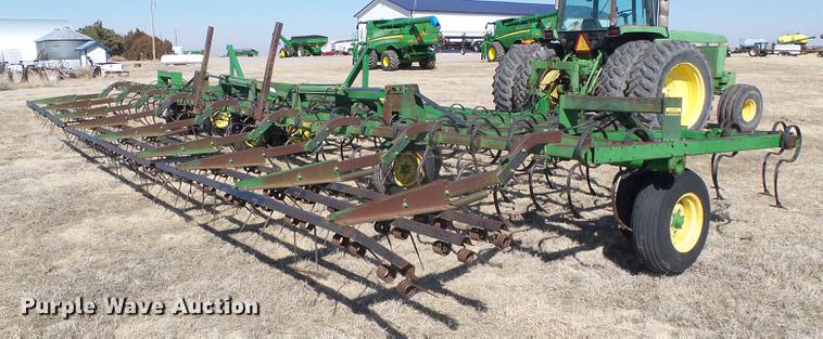 image for item DF2970 John Deere 960 field cultivator