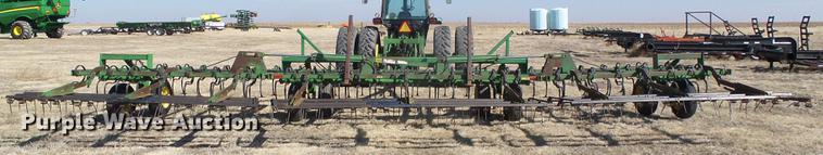 image for item DF2970 John Deere 960 field cultivator