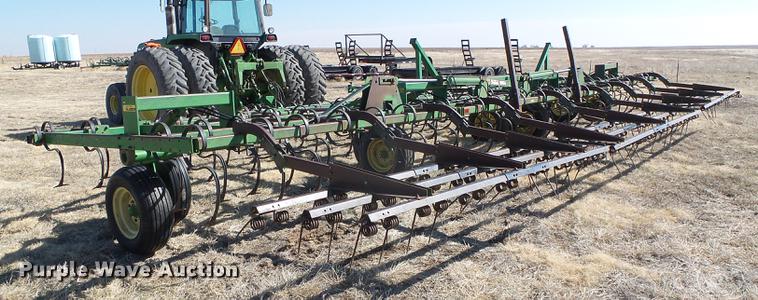 image for item DF2970 John Deere 960 field cultivator