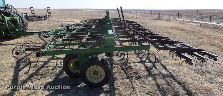 image for item DF2970 John Deere 960 field cultivator