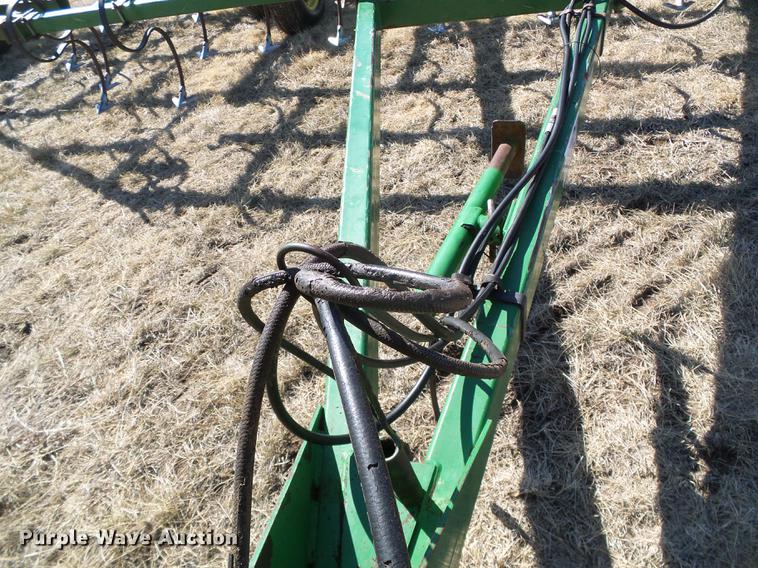 image for item DF2970 John Deere 960 field cultivator