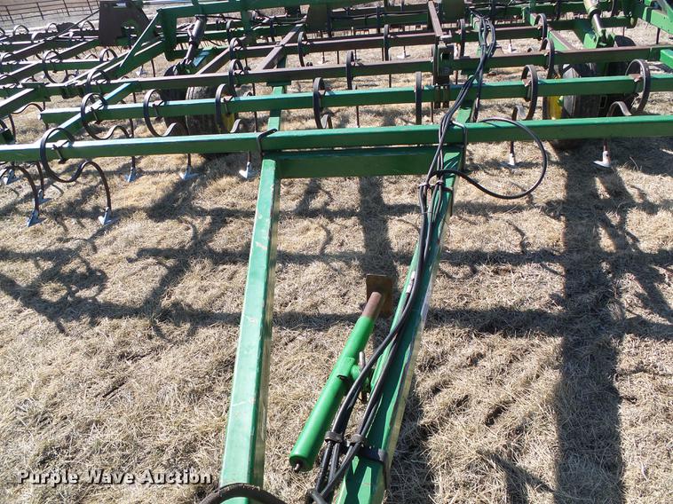 image for item DF2970 John Deere 960 field cultivator