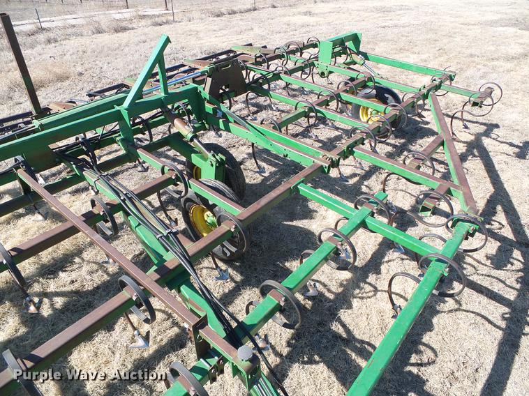image for item DF2970 John Deere 960 field cultivator