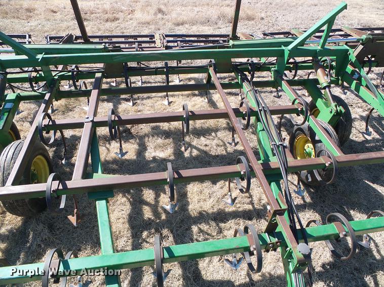 image for item DF2970 John Deere 960 field cultivator